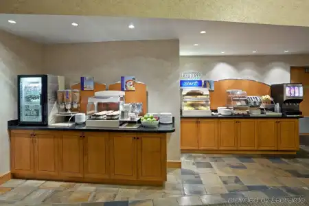 Holiday Inn Express Vancouver Airport - Richmond by IHG - 18