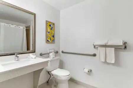 Comfort Inn & Suites Galveston Central Island near Pier - 8