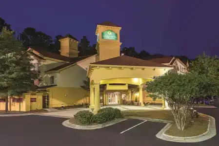 La Quinta Inn & Suites by Wyndham Univ Area Chapel Hill - 0