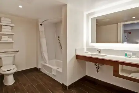 Hampton Inn & Suites by Hilton Calgary-Airport - 10