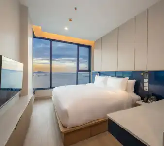 S Sriracha & Residence - 10