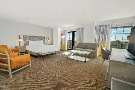 DoubleTree by Hilton - 30