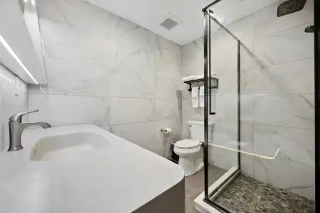 Ramada by Wyndham Flushing Queens - 9