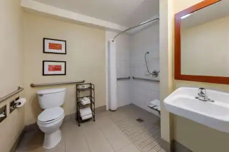 Comfort Inn & Suites Ventura Beach - 32