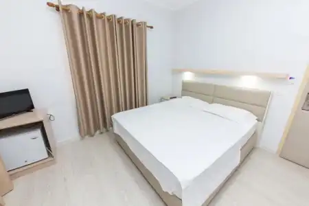 Andi - 38