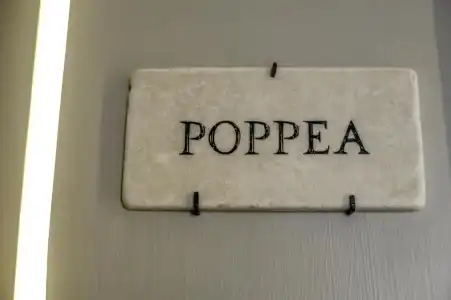 The Roman Empire Guesthouse - 95