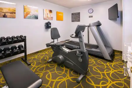 Comfort & Suites - 19