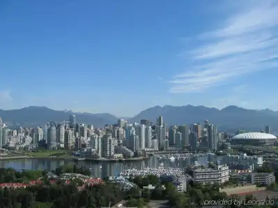 Holiday Inn Vancouver-Centre - 9