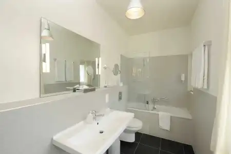 Alma - Boutique hideaway by the lake with rooftop and ladies-only wellness - 55