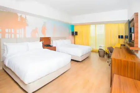Courtyard by Marriott Santa Monica - 2