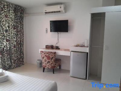 Island Patong Beachfront Apartments - 51