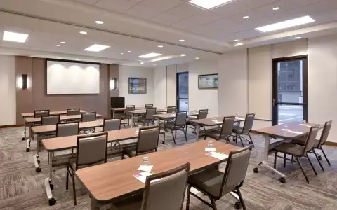 Hyatt Place Anchorage Midtown - 15