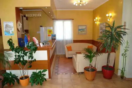 Garni Fineso - 1