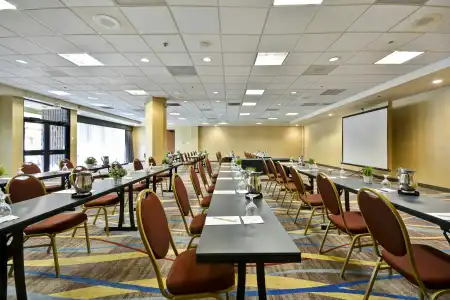 DoubleTree by Hilton Phoenix North - 35