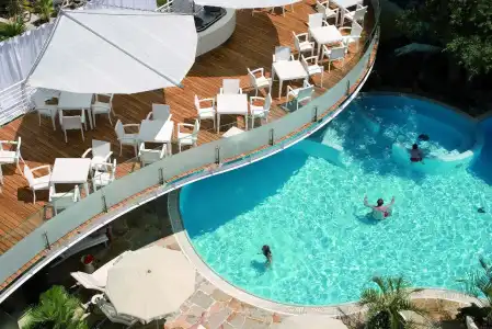 Premier & Suites - 30
