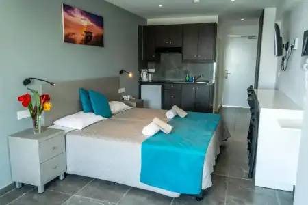 A. Maos Apartments - 125