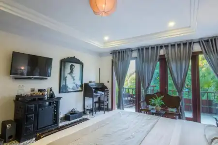 Mane Boutique & Spa - 106