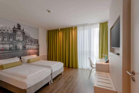 Super 8 by Wyndham Dresden - 3