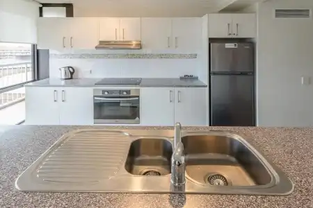 Central Hillcrest Apartment - 20