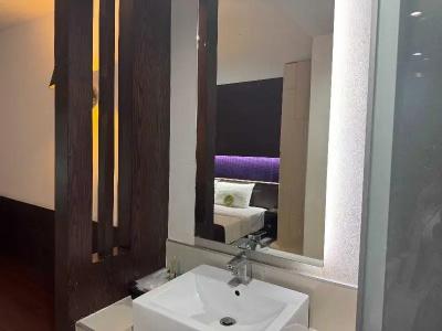 Collection O The Bangkok Airport Link Suite - 127