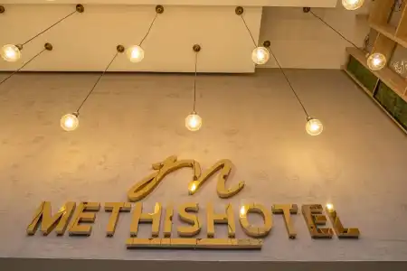 Methis - 24