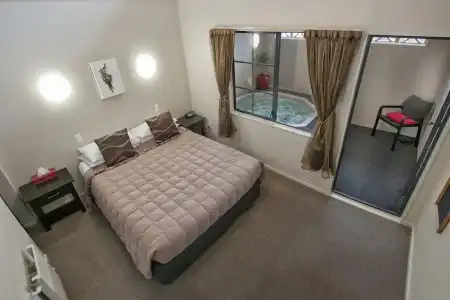Sport of Kings Motel - 90
