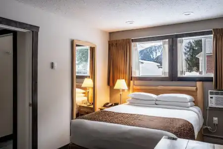 Swiss Chalet Motel - 38