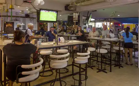 Traveller's Rest Sports Bar - 20