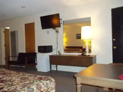 Royal Host Motel - 15