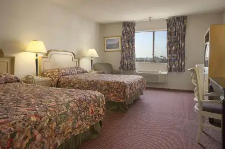 Ramada by Wyndham Los Angeles/Koreatown West - 6