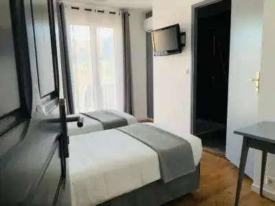 Hôtel Les Arbousiers - 38