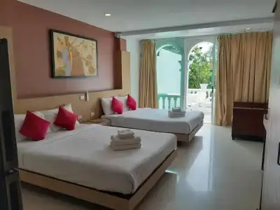 Island Patong Beachfront Apartments - 53