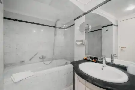 Manos Premier - 38