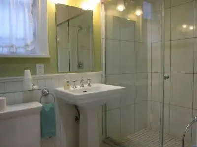 Bonnevue Manor Bed & Breakfast - 6