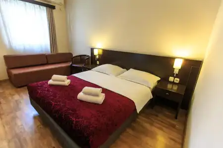 Lucic Rooms & Suites - 3