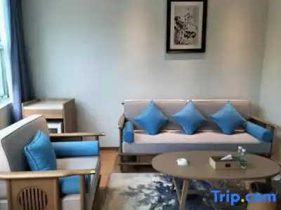 Tropic Towers Apartments - 112