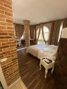 The Red Bricks - 30