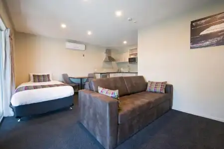 Ellerslie Palms Motel - 81