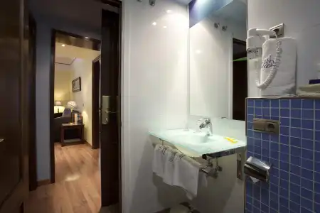 Suites Gran Via 44 Apartahotel - 27