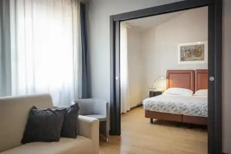 Hotel - 53