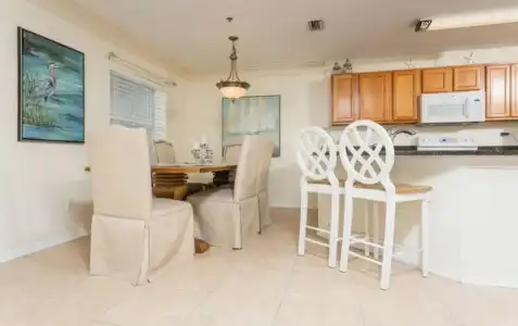 Hibiscus Oceanfront Resort - 28