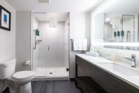DoubleTree by Hilton Calgary North - 7