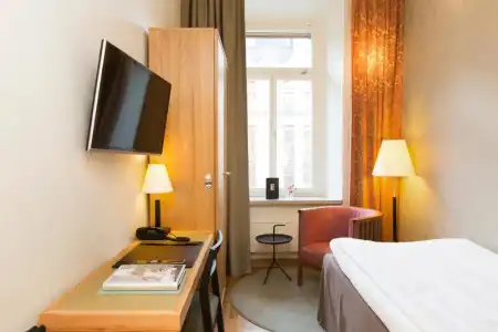 Elite Adlon - 18