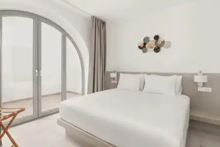 Oyster Luxury Suites - 1