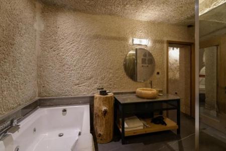The Niche Cave - 103