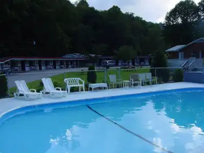 A Holiday Motel - 9