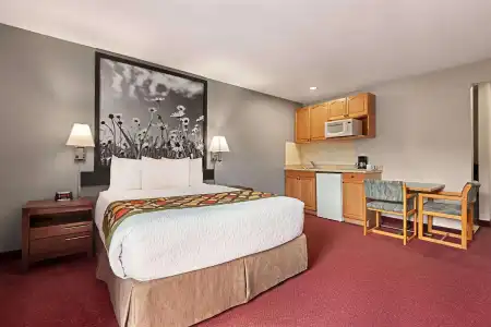 Quality Inn & Suites - 28