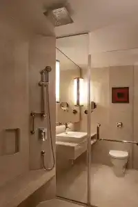 Courtyard by Marriott Mumbai International Airport - 30