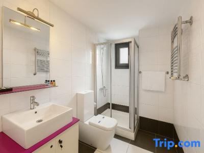 Black Art Otel - 31