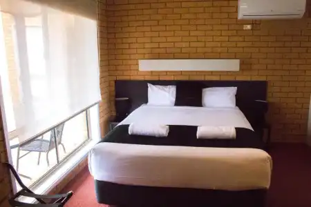 Blue Whale Motor Inn & Apartments - 17